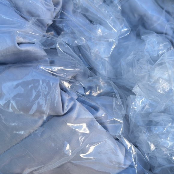 Confibona luxury down comforter, the home collection, light gray brand new - Picture 4 of 4